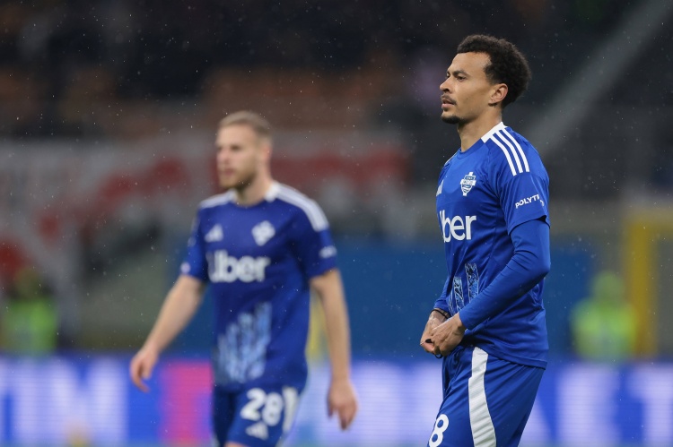 九游体育官方网站-TA：自由球员阿里在热刺的训练基地进行个人训练，保持状态